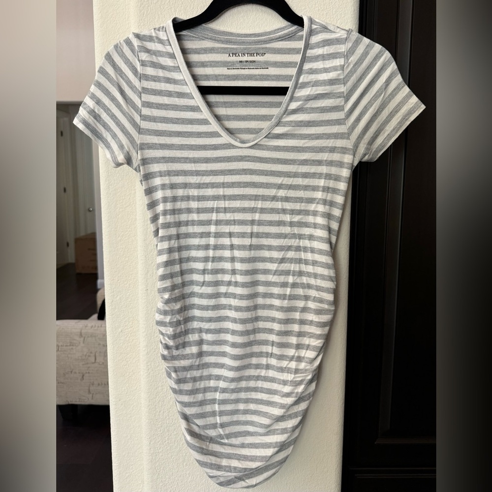 A Pea in the Pod short sleeve maternity top